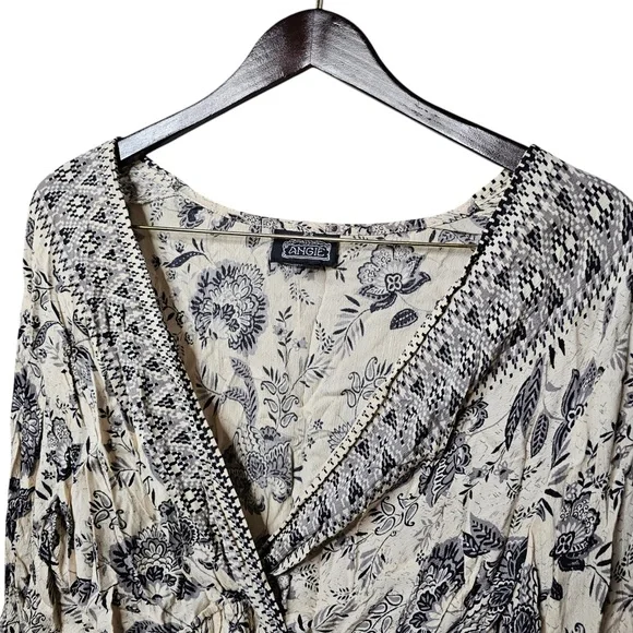 Buckle Angie Medium Women’s Blouse Flowy Sleeves Neutral Print Shirt - Picture 2 of 4